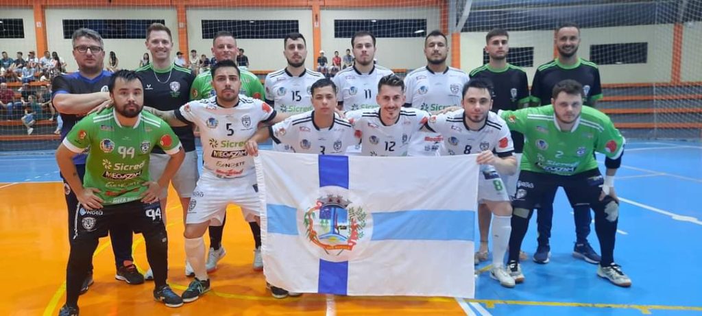 Equipes de futsal feminino e masculino adulto de Vargeão se